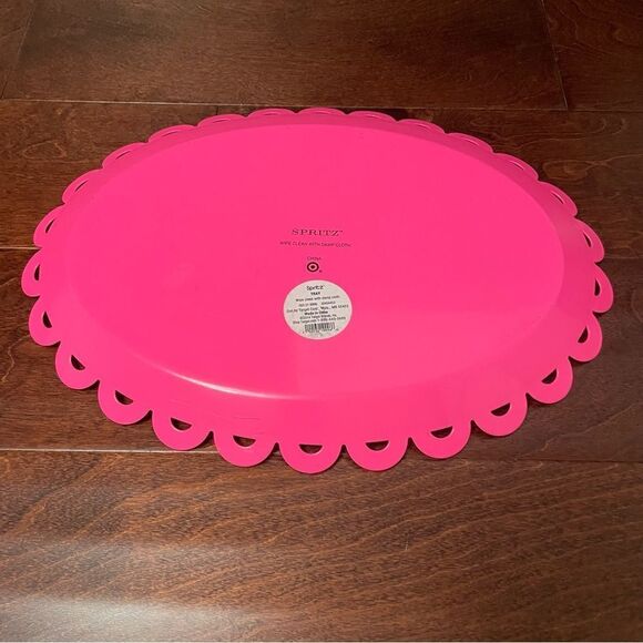 Spritz Bright Pink Doily Scalloped Serving or Vanity Tray - Picture 6 of 10